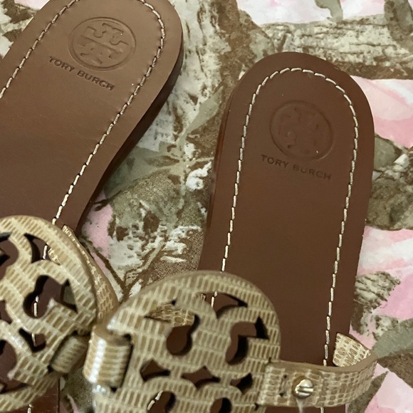 Tory Burch Brown Leather-Look Flip Sandals with Beige Woven Medallion Accent - Picture 3 of 4